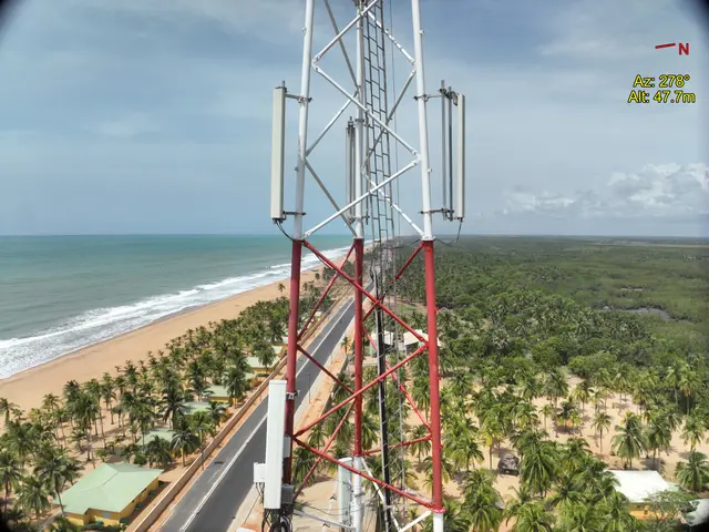 Pylone telecom en zone cotiere